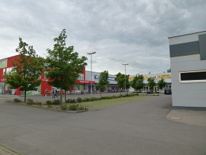 Fachmarktzentrum 1